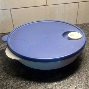 Tupperware Blue and White Crystal Wave divided Bowl with microwave vent